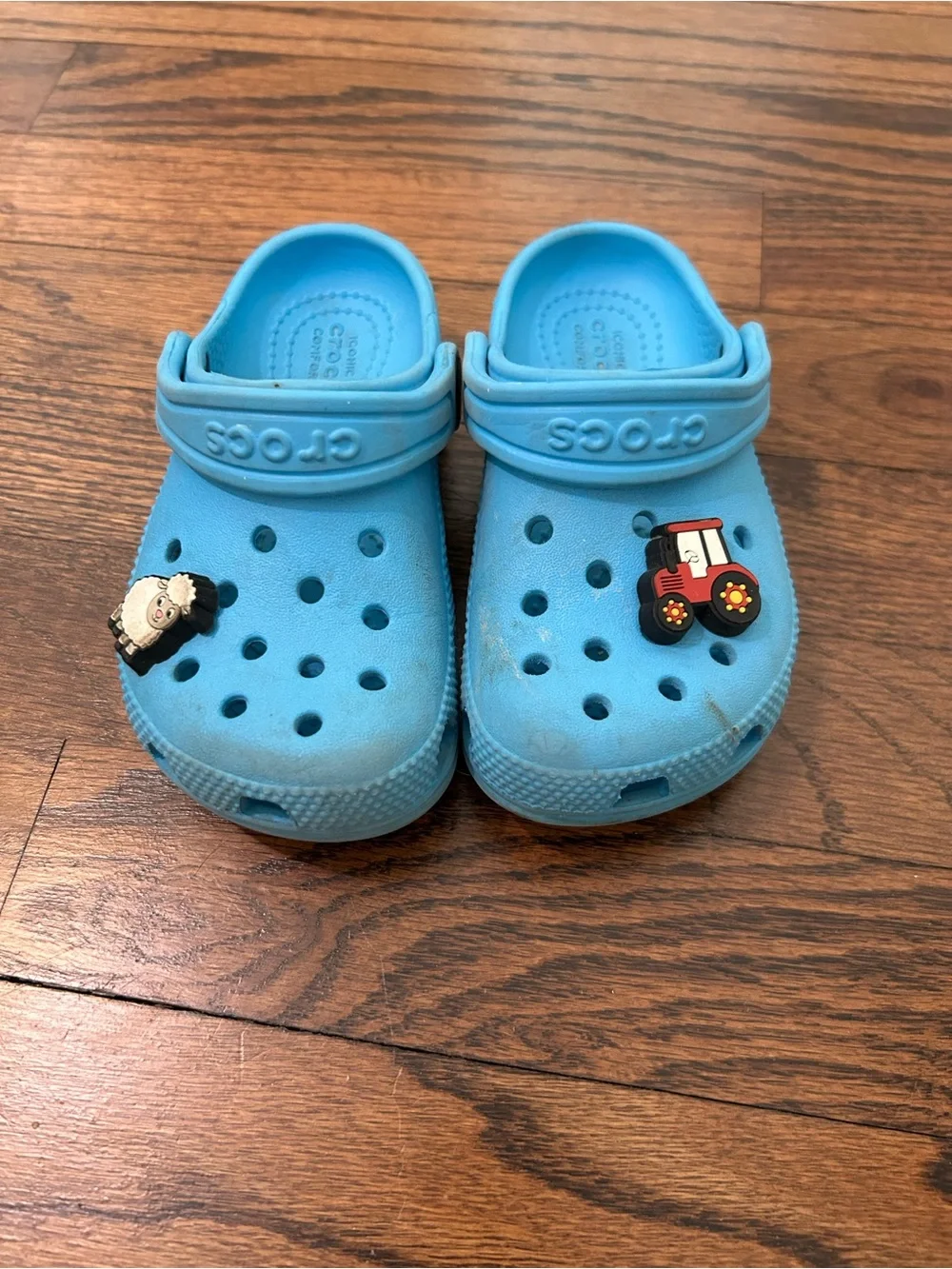 CROCS Kids' Bright Blue Clog with Tractor & Sheep Charms